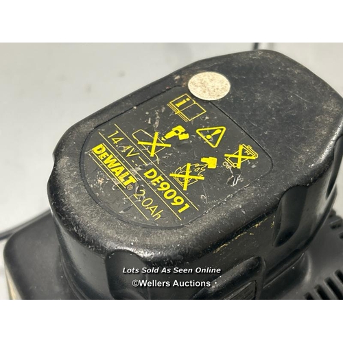 299 - DeWalt DE9091 battery and charger (charger lights up, not fully tested) / AN43