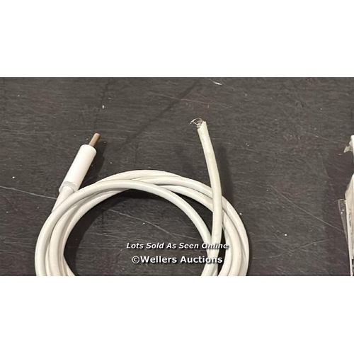 8040 - APPLE USB-C TO LIGHTNING CABLE (1M) / DAMAGED CABLE / SEE IMAGES