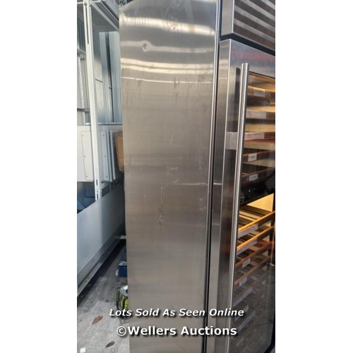 1082 - SUB ZERO WINE COOLER, POWERS UP, MINIMAL SIGNS OF USE / LOCATED IN DARTFORD