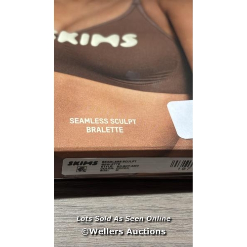 9722 - SKIMS SEAMLESS SCULPT BRALETTE / M / COCOA