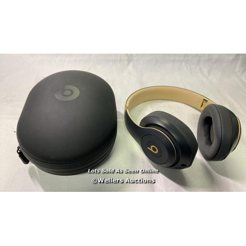 9939 - BEATS STUDIO 3 HEADPHONE / SN: GD6DW0WCJ5W0. GREY AND CREAM