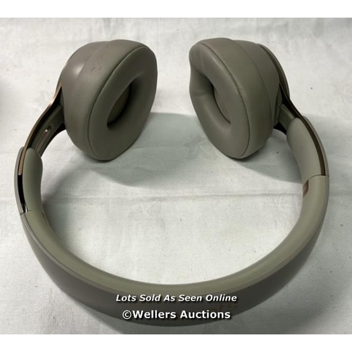 9997 - BEATS HEADPHONES/ MODEL A1881/ SN: FL6ZPA9QJMMF/ LIGHT GREY