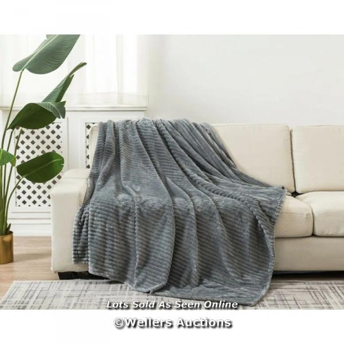 8741 - RRP: 33.99 - TEXTILE HOME CHUNKY THROW / COLOUR: SILVER, SIZE: W200 X L240CM / PLEASE NOTE - INTERNE... 