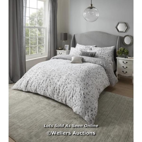 8754 - RRP: 48.99 - SAMANTHA FAIERS HOME DELILAH SILVER 100% COTTON 200 TC REVERSIBLE DUVET COVER SET / SIZ... 