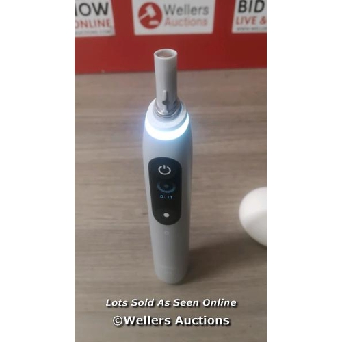 2224 - ORAL B IO6 BLACK & GREY POWER ELECTRIC TOOTHBRUSH / MINIMAL SIGNS OF USE / D17