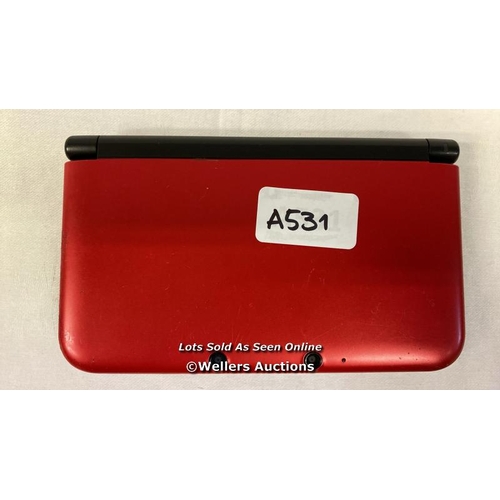 8051 - NINTENDO 3DS XL / SN: SUF100844757 / RED + NINTENDO DS GAME CARD MORE BRAIN TRAINING