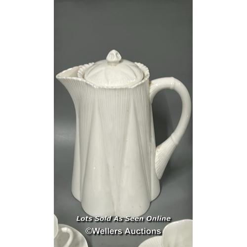 32 - A Shelly white 'Dainty' shape part tea service comprising of water jug, milk jug, seven cups,eight s... 