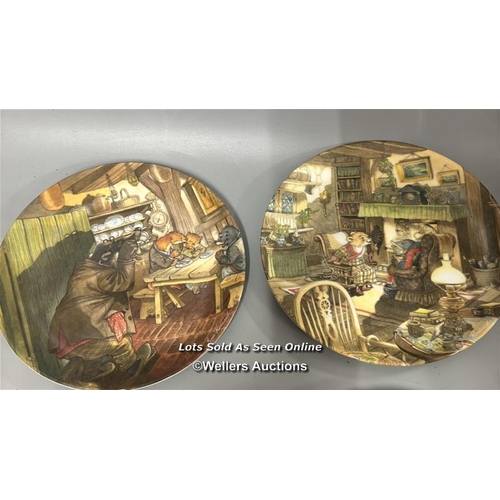 43 - Collectable plates including eleven Wedgewood Wind in the Willows and four Coalport Christmas 1979 -... 