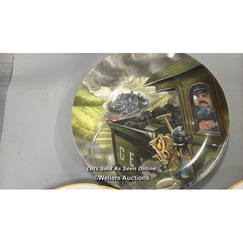 43 - Collectable plates including eleven Wedgewood Wind in the Willows and four Coalport Christmas 1979 -... 