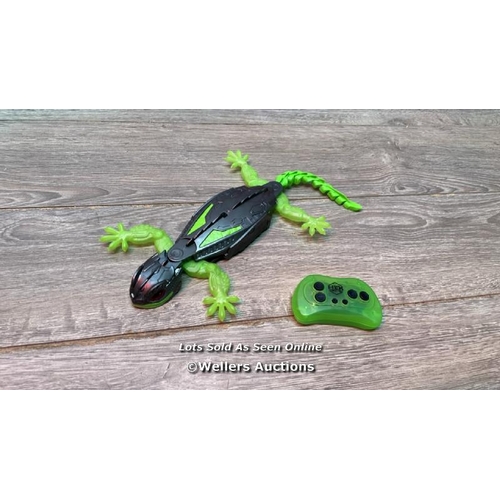 7481 - HEX BOTS WALL CRAWLER GECKO, RECHARGEABLE REMOTE CONTROL ROBOT KIDS TOYS, CLIMBS UP WALLS FOR PRANK ... 