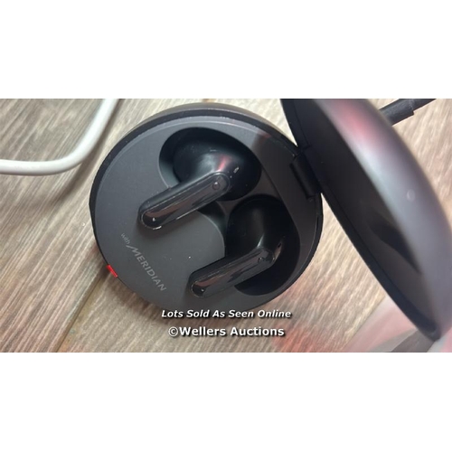 8074 - LG UFP5 WIRELESS EARBUDS / CONNECTS TO BT, PLAYS MUSIC / POWERS UP / SIGNS OF USE / F18