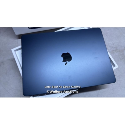 8184 - APPLE MACBOOK AIR 2024 / APPLE M3 CHIP, 8-CORE CPU WITH 4 PERFORMANCE CORES AND 4 EFFICIENCY CORES /... 