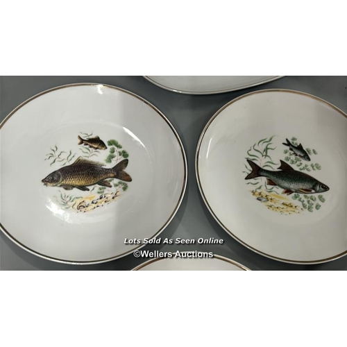 57 - Schumann Bavaria part dinner service depicting fish / AN9