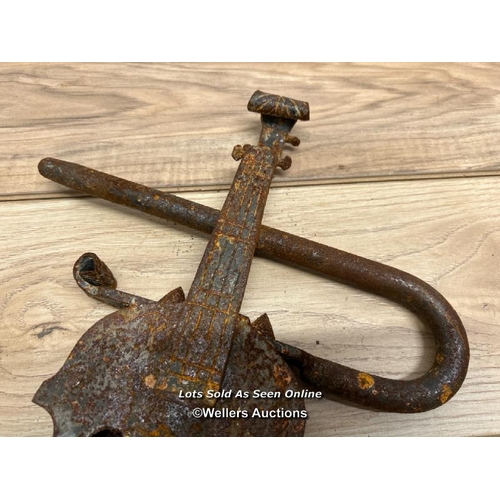 307 - Large figural iron gate lock in the form of a violin / 37cm h