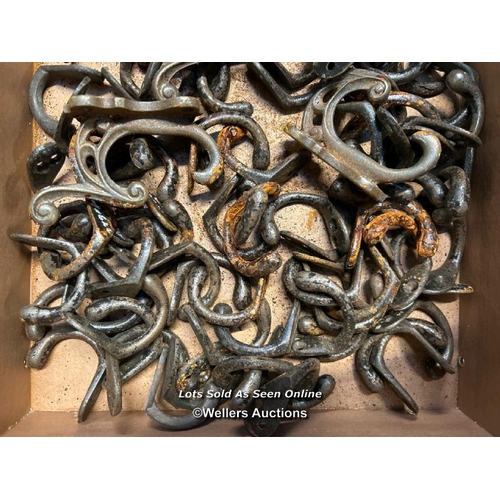 330 - Large quantity of metal hooks