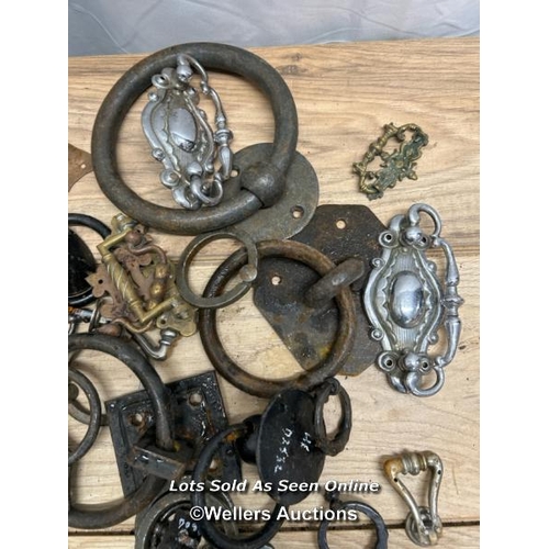 336 - Large quantity of door knockers