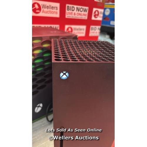 8053 - XBOX SERIES X 1TB SSD IN BLACK / POWERS UP / NOT FULLY TESTED / SEE IMAGES