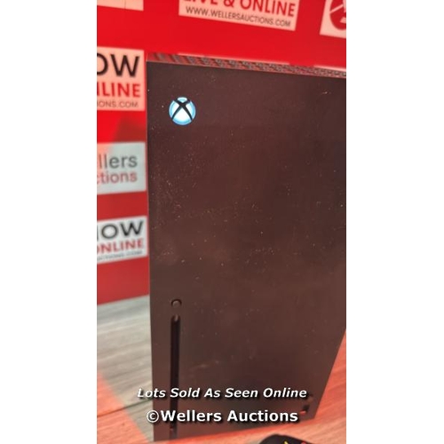 8055 - XBOX SERIES X 1TB SSD IN BLACK / POWERS UP / NOT FULLY TESTED / SEE IMAGES / NO BOX