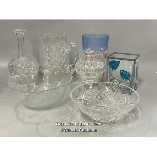 89 - Glassware including cut glass jug, decanter (without stopper), fruit bowls and vases (7) / AN23