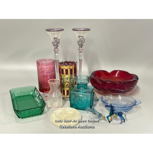 90 - Decorative glassware to include heavy red/blue bowl, pair of tall purple and frosted wine glasses, o... 