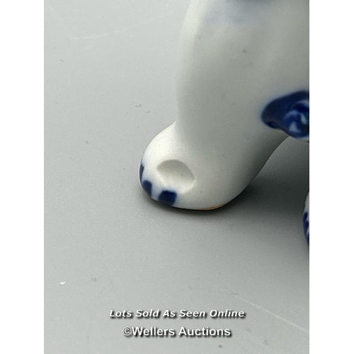 127 - Chinese blue and white glazed Foo Dog, 9cm high / AN47