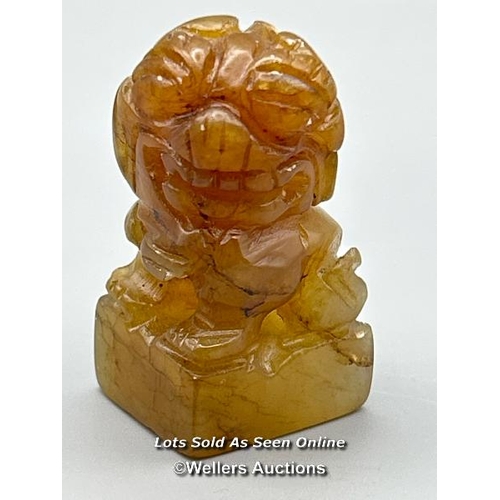 128 - A pair of small carved orange jade foo dogs, each 4.5cm high / AN47