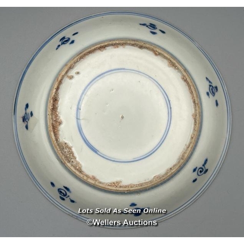 130 - A small Chinese Wanli period blue and white porcelain shallow bowl decorated with a central cloud su... 