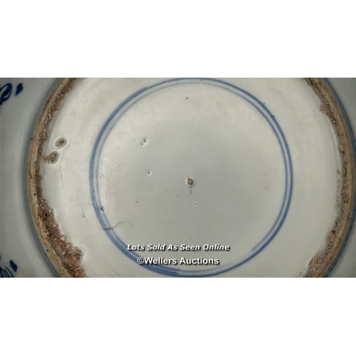 130 - A small Chinese Wanli period blue and white porcelain shallow bowl decorated with a central cloud su... 