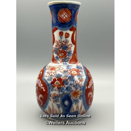 139 - A small Japanese Imari bottle vase, 15.8cm high / AN47