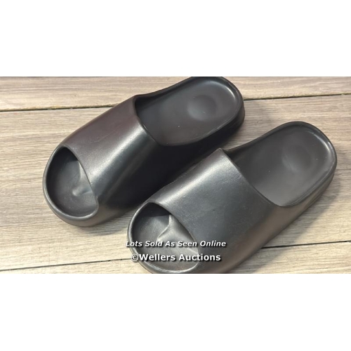 5081 - NEW BLACK SLIDERS / UK 3 / H