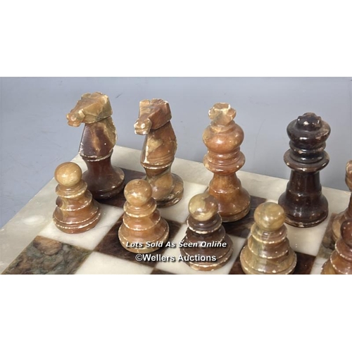 162 - Carved alabaster or onyx chess set on marble board, made by C.A.&A. Italy, tallest piece 7.5cm high,... 