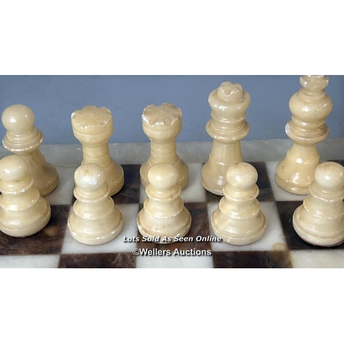 162 - Carved alabaster or onyx chess set on marble board, made by C.A.&A. Italy, tallest piece 7.5cm high,... 