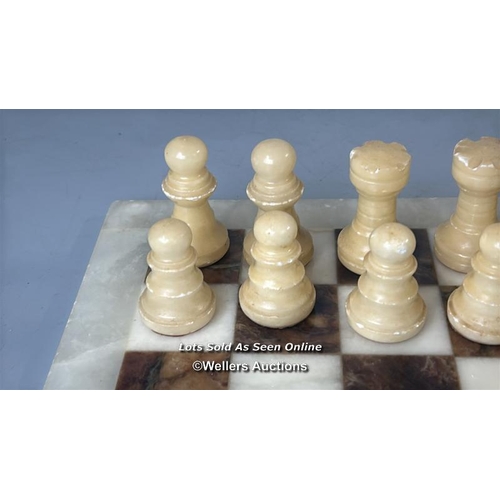 162 - Carved alabaster or onyx chess set on marble board, made by C.A.&A. Italy, tallest piece 7.5cm high,... 