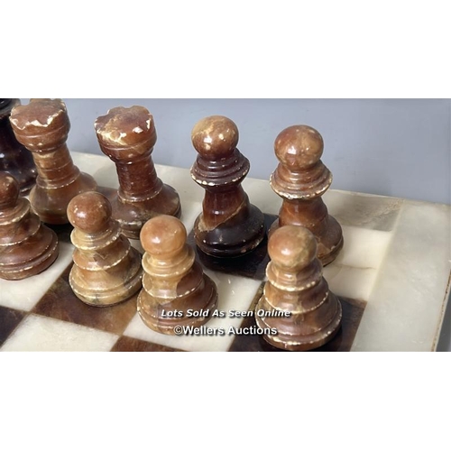 162 - Carved alabaster or onyx chess set on marble board, made by C.A.&A. Italy, tallest piece 7.5cm high,... 