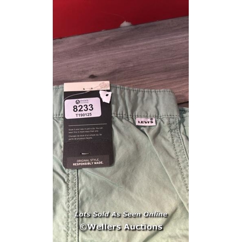 8233 - LEVI'S CONVERTIBLE CARGO / GRANITE GREEN / RRP: 100 / NEW / G83