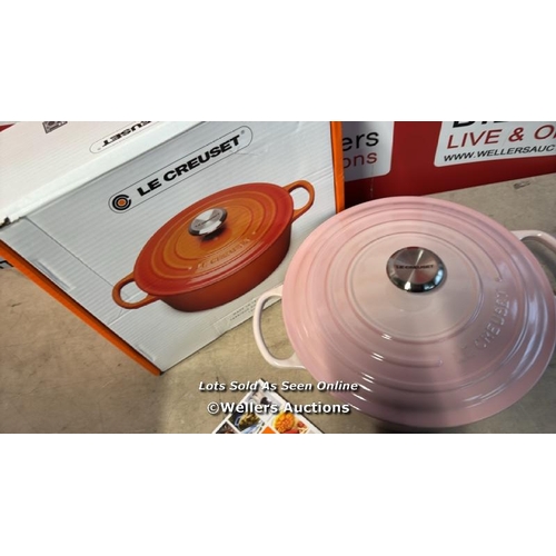 8264 - LE CREUSET 28CM ROUNND CASSEROLE SHELL PINK / NEW / RRP: 369 / G4