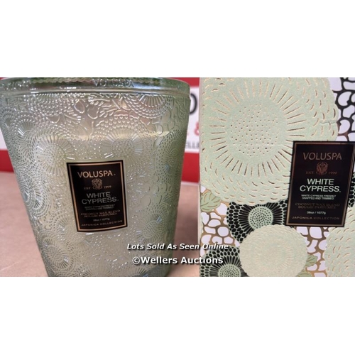 8282 - VOLUSPA WHITE CYPRESS CANDLE - 1077G / NEW / G7