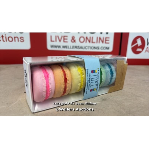 8354 - TWEE PETITE MACARONS SIDEWALK CHALK / NEW / RRP: 22.95 / G9