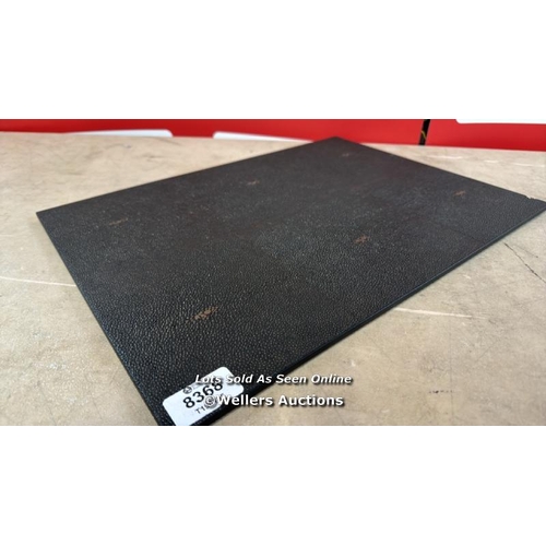 8368 - POSH TRADING COMPANY SERVING MAT G FAUX SHAGREEN CHOCOLATE / NEW / MARKED / RRP: 79.95 / G12