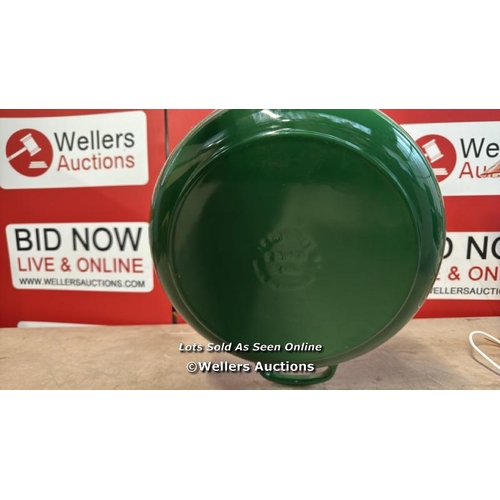 8411 - LE CREUSET CAST IRON FRYING PAN 28CM BAMBO GREEN / NEW - MINOR DAMAGE TO HANDLE - SEE IMAGES / RRP: ... 