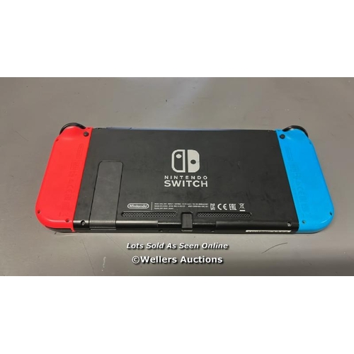 9516 - NINTENDO SWITCH X2 GAME CONTROLLER,MODEL:HAC-001,S/N:XAJ70036447339,WITH CASE