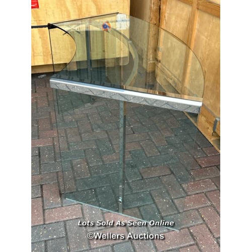 1 - Contemporary curved glass desk with chome rounded base, 170cm (w) x 74cm (h) x 65cm (d) / con 210649