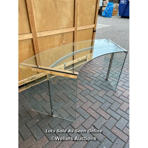 1 - Contemporary curved glass desk with chome rounded base, 170cm (w) x 74cm (h) x 65cm (d) / con 210649