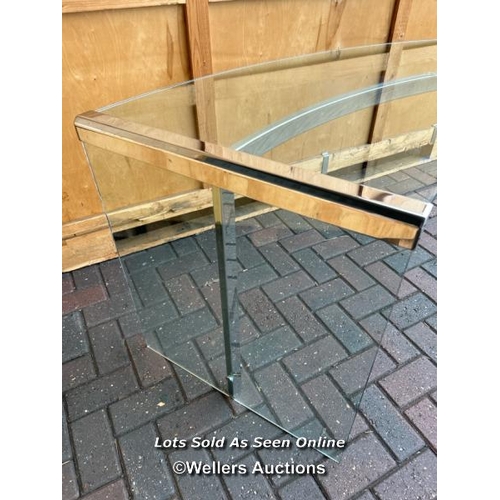 1 - Contemporary curved glass desk with chome rounded base, 170cm (w) x 74cm (h) x 65cm (d) / con 210649