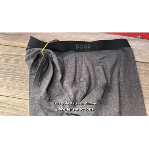 7243 - X2 PAIRS OF BOXERS: DEREK ROSE (M) & HUGO BOSS (L) / NEW / T19