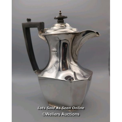 208 - A silver coffee pot by James and William Deakin, hallmarked Sheffield 1925. Height 22cm, gross weigh... 