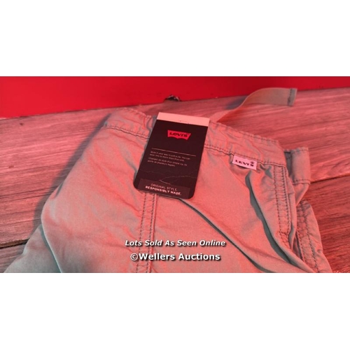 8095 - LEVIS M CONVERTIBLE CARGO GRANITE GREEN / SIZE 26 / APPEARS NEW WITH TAGS / RRP: 100 / T18