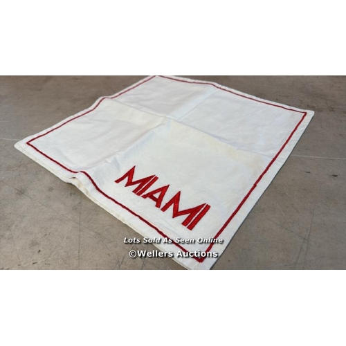 8115 - X2 LES OTTOMANS EMBROIDERED NAPKINS: MIAMI / NEW / RR: 54 / G17