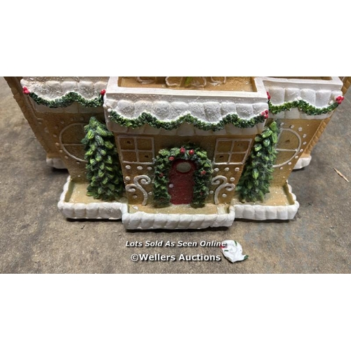 8167 - POLYRESIN GINGERBREAD HOUES WITH MINOR DAMAGE - SEE IMAGES / RRP: 450 / C24