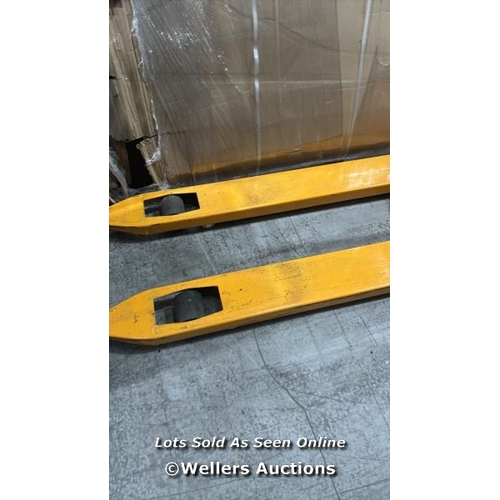 9018 - MANUAL PALLET TRUCK - FORK LENGTH 800 MM - CAPACITY 2000 KG / MINIMAL SIGNS OF USE